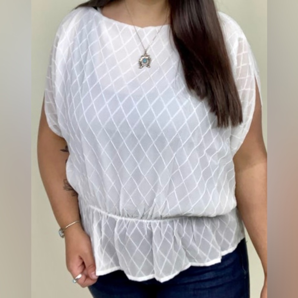 Ivory Sleeve Boat Neckline NWT
S: 0-4